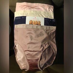 NWT Women’s M Breezie Pack of 4 Smooth Hi-cut Briefs in Pink, Navy, Cream, Mauve